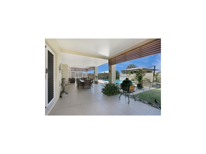 12 Baylink Drive, Redland Bay QLD 4165