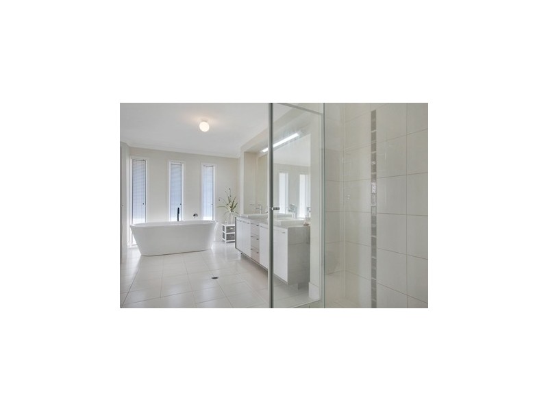 12 Baylink Drive, Redland Bay QLD 4165