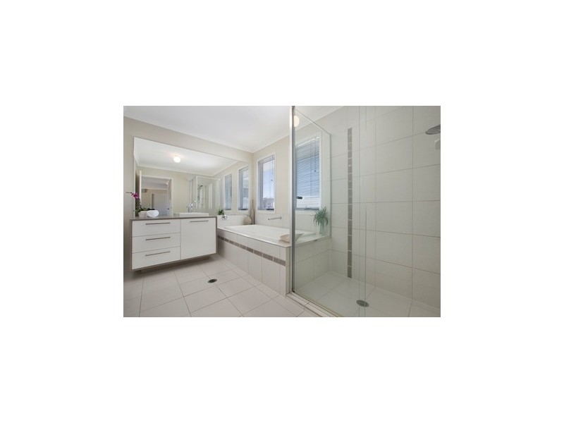 12 Baylink Drive, Redland Bay QLD 4165