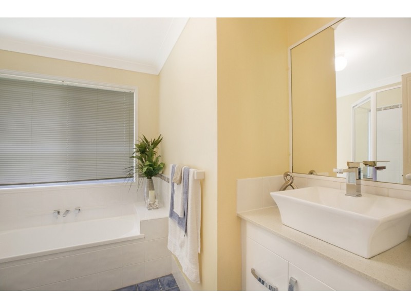 3 Alex Court, Redland Bay QLD 4165