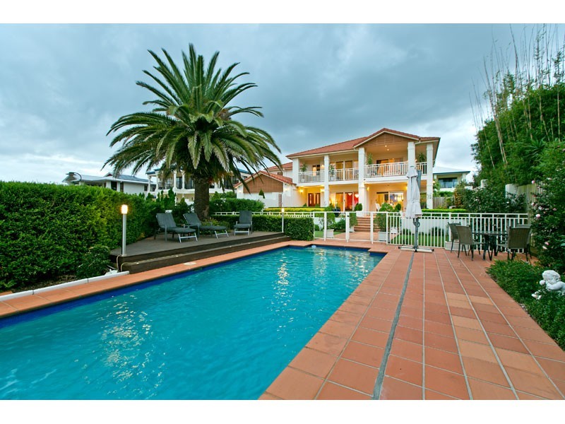 6 Bribie Close, Redland Bay QLD 4165