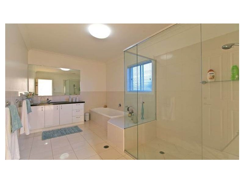 6 Bribie Close, Redland Bay QLD 4165