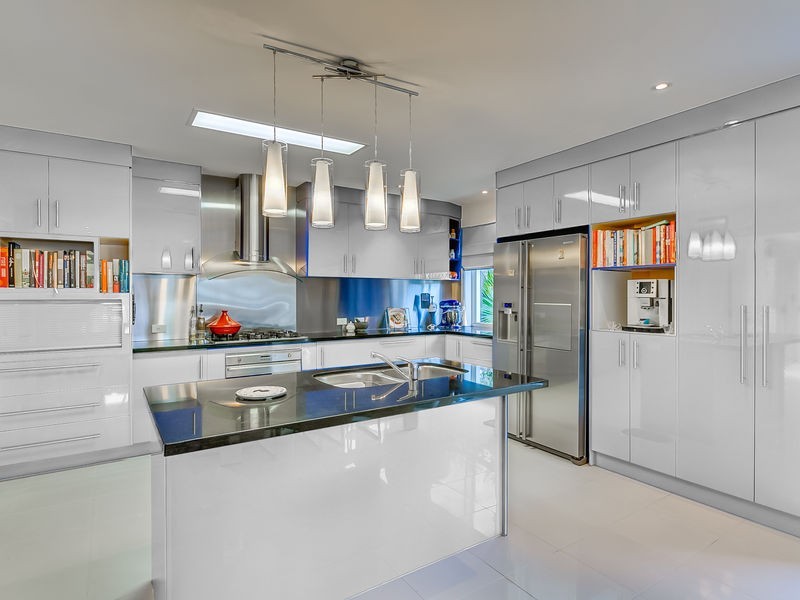 6 Bribie Close, Redland Bay QLD 4165