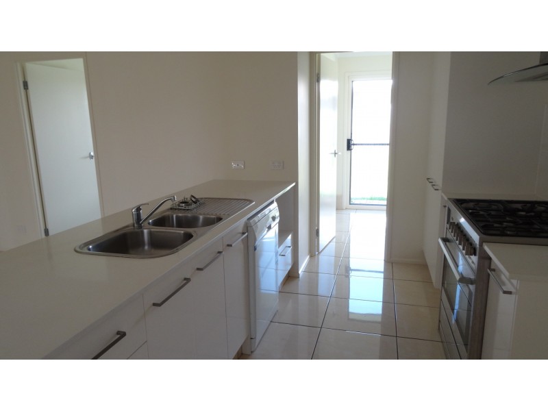 19 Lois Place, Redland Bay QLD 4165