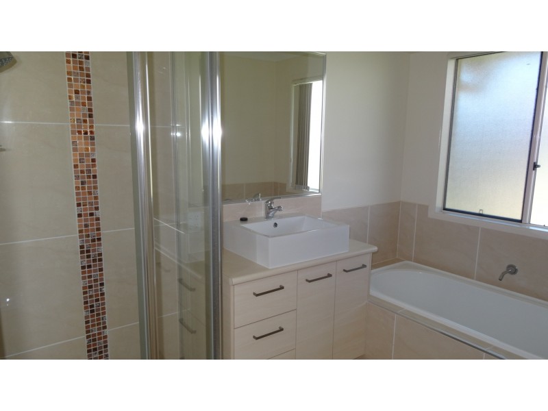 19 Lois Place, Redland Bay QLD 4165