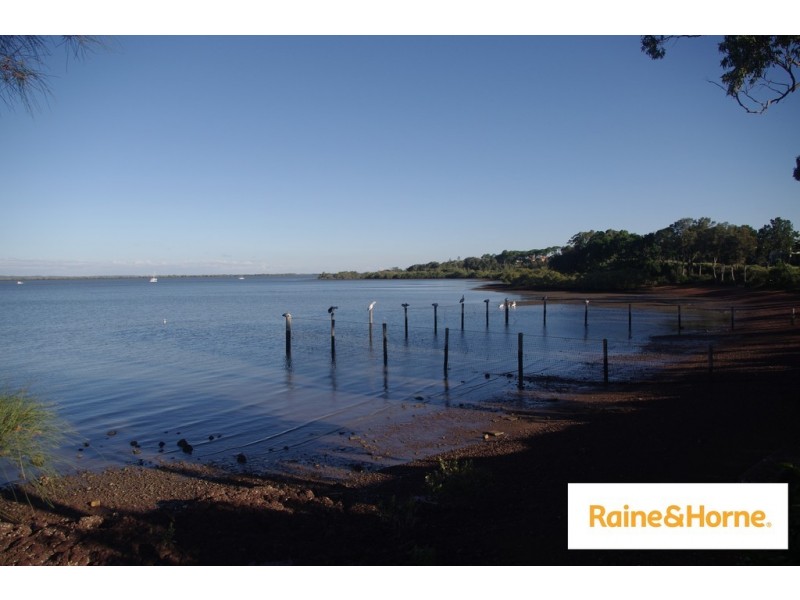 303 Esplanade, Redland Bay QLD 4165