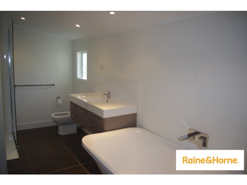 303 Esplanade, Redland Bay QLD 4165