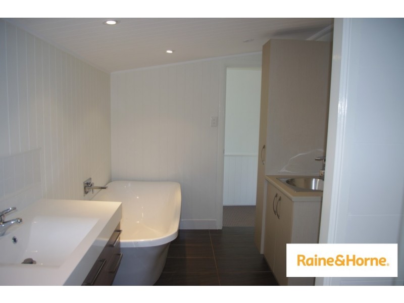 303 Esplanade, Redland Bay QLD 4165