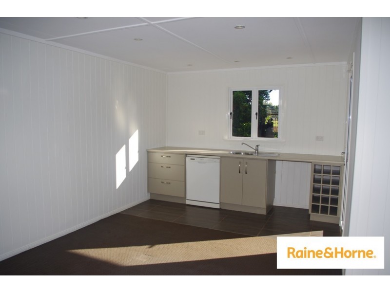 303 Esplanade, Redland Bay QLD 4165