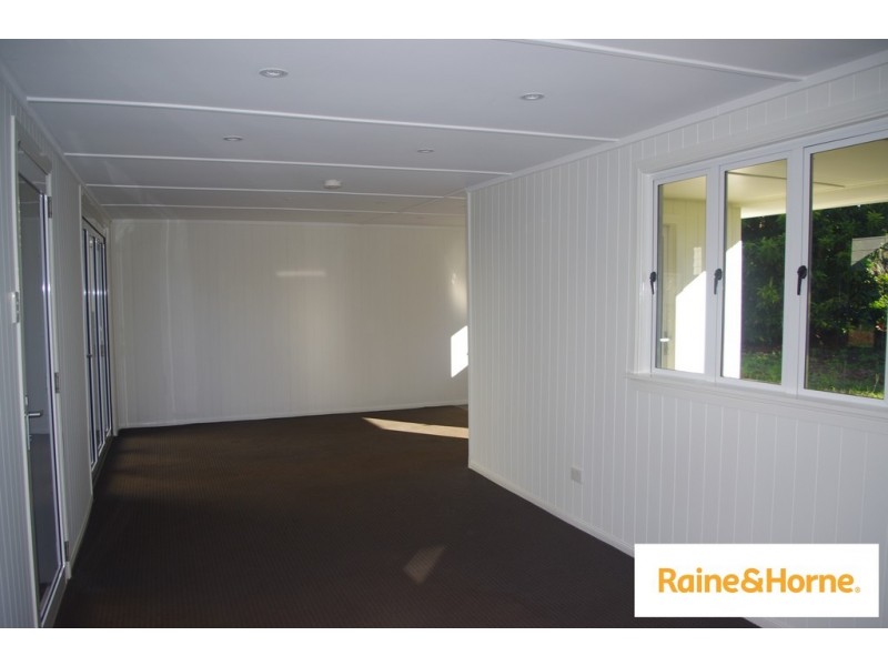 303 Esplanade, Redland Bay QLD 4165