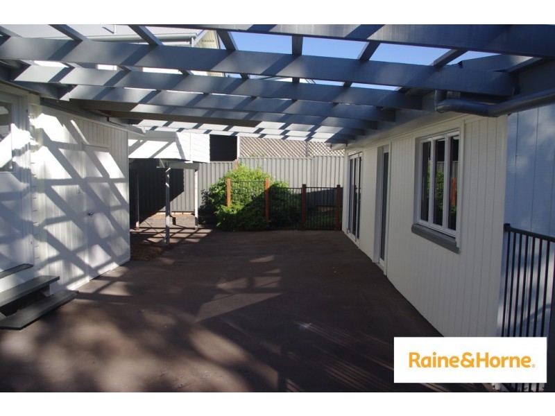 303 Esplanade, Redland Bay QLD 4165