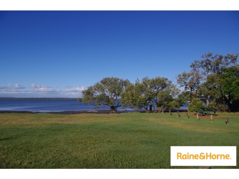303 Esplanade, Redland Bay QLD 4165