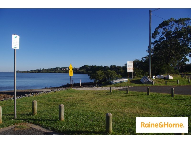 303 Esplanade, Redland Bay QLD 4165