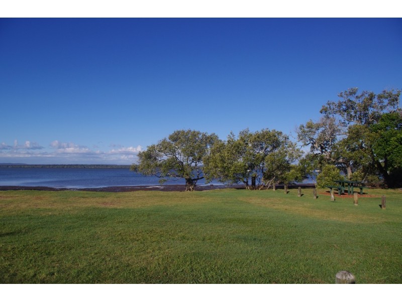 303 Esplanade, Redland Bay QLD 4165
