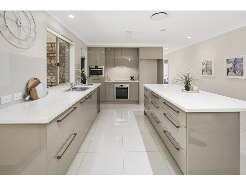 7 John Samuel Place, Ormiston QLD 4160