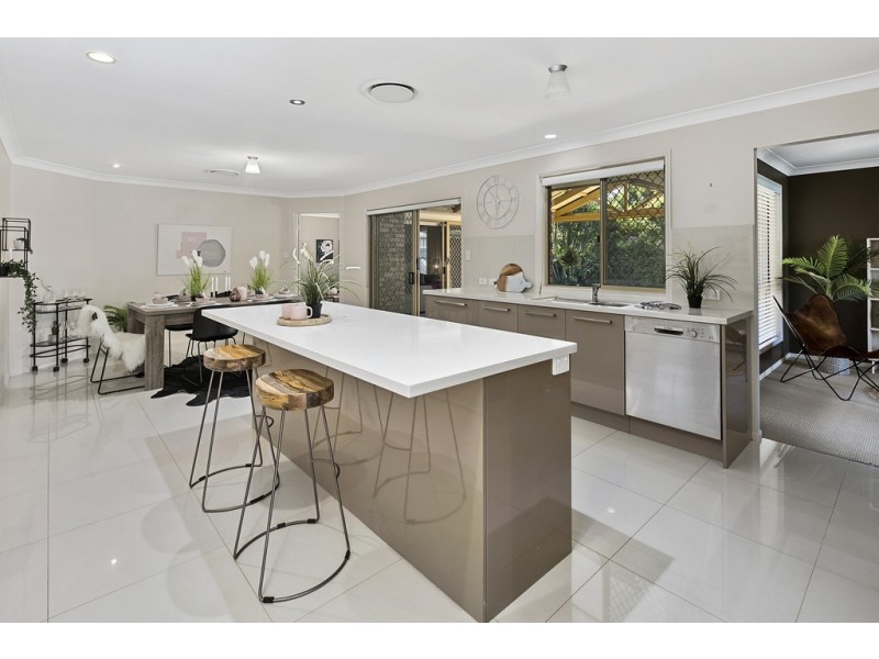 7 John Samuel Place, Ormiston QLD 4160