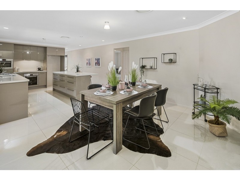7 John Samuel Place, Ormiston QLD 4160
