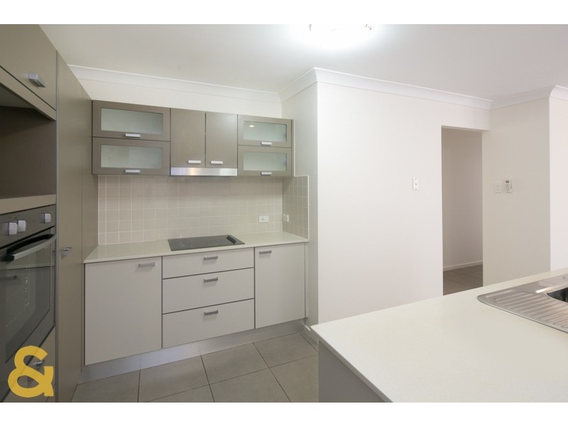 11 Shaw Place, Redland Bay QLD 4165