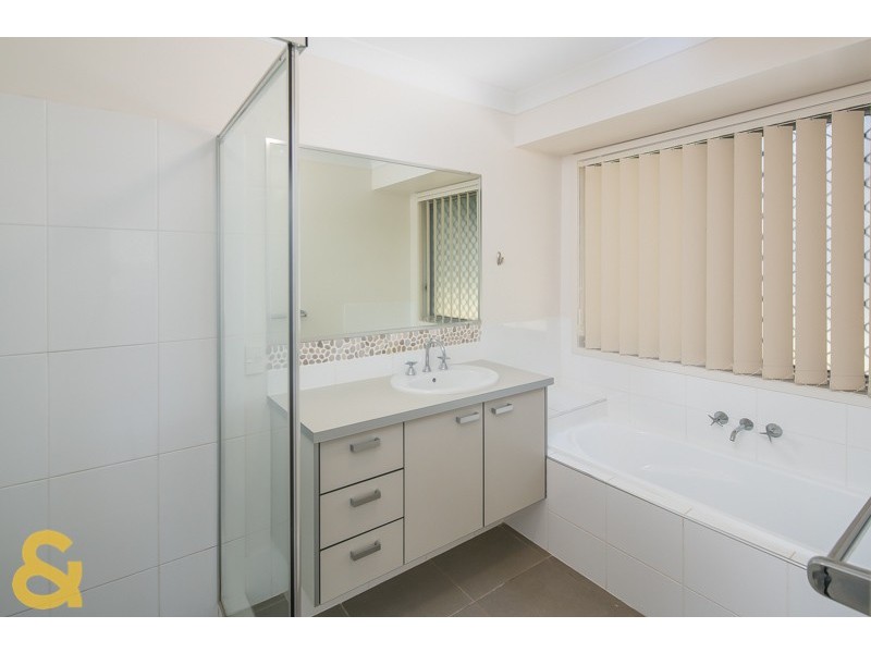 11 Shaw Place, Redland Bay QLD 4165