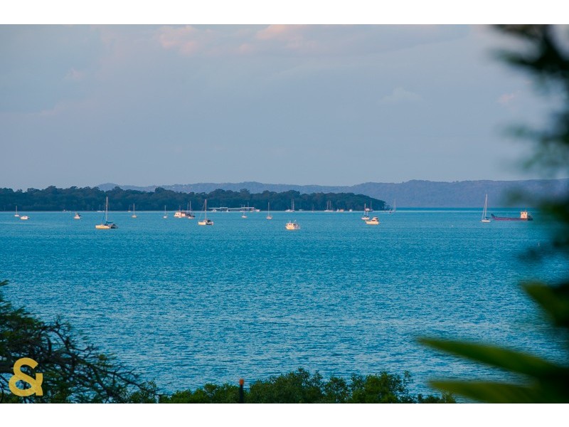 11 Broadwater Terrace, Redland Bay QLD 4165