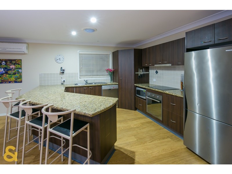 11 Broadwater Terrace, Redland Bay QLD 4165