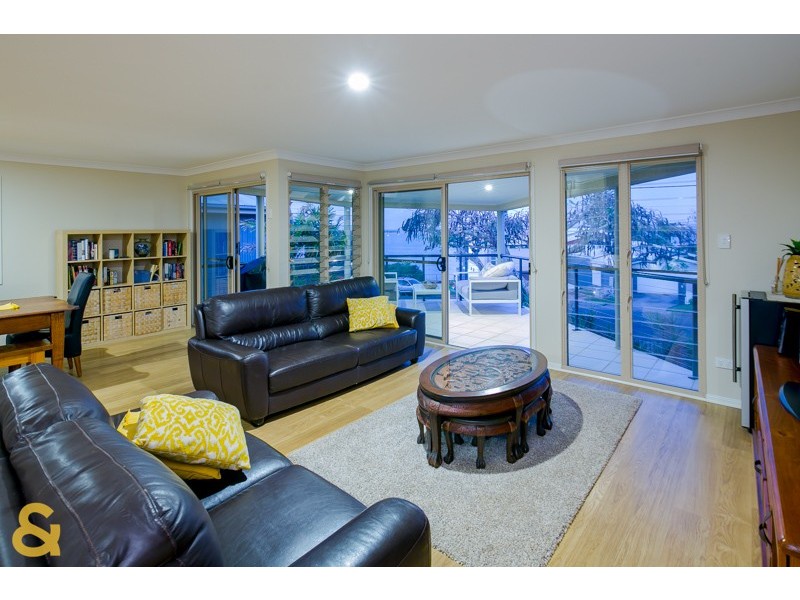 11 Broadwater Terrace, Redland Bay QLD 4165