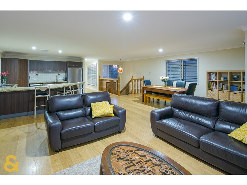 11 Broadwater Terrace, Redland Bay QLD 4165