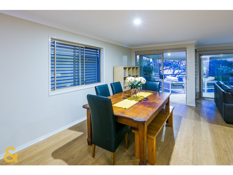 11 Broadwater Terrace, Redland Bay QLD 4165
