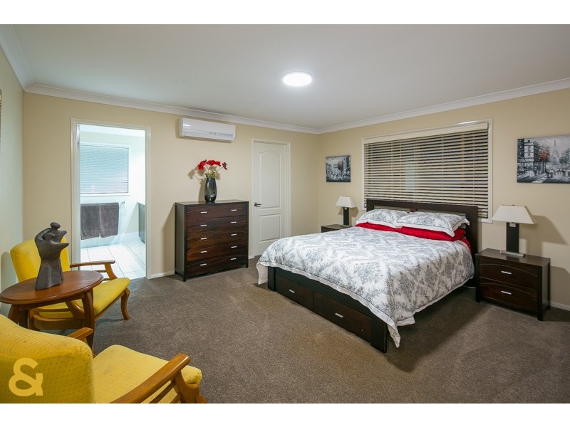 11 Broadwater Terrace, Redland Bay QLD 4165