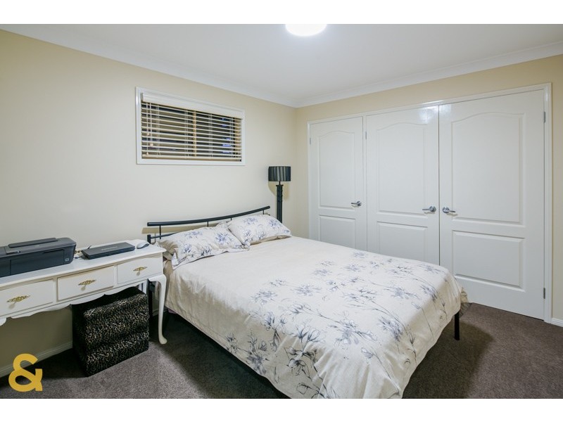 11 Broadwater Terrace, Redland Bay QLD 4165