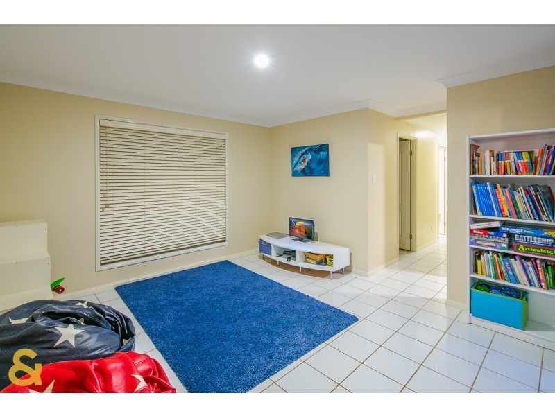 11 Broadwater Terrace, Redland Bay QLD 4165