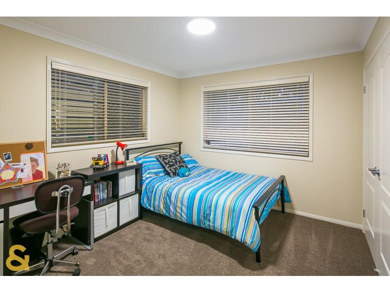 11 Broadwater Terrace, Redland Bay QLD 4165
