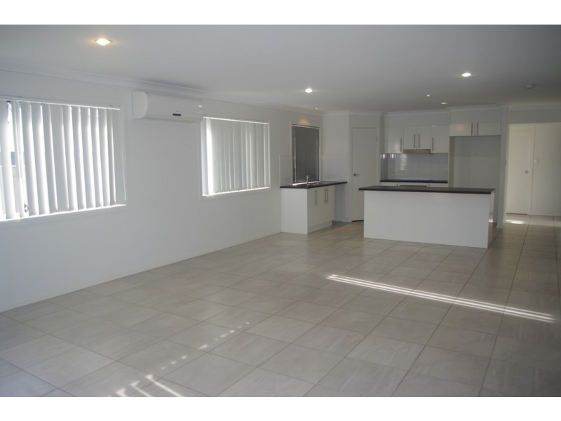 2/42 Riley Peter Place, Cleveland QLD 4163