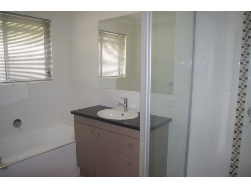 2/42 Riley Peter Place, Cleveland QLD 4163