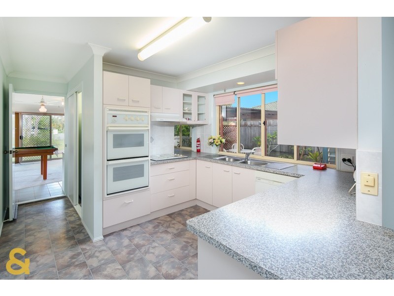 2 Spike Street, Redland Bay QLD 4165