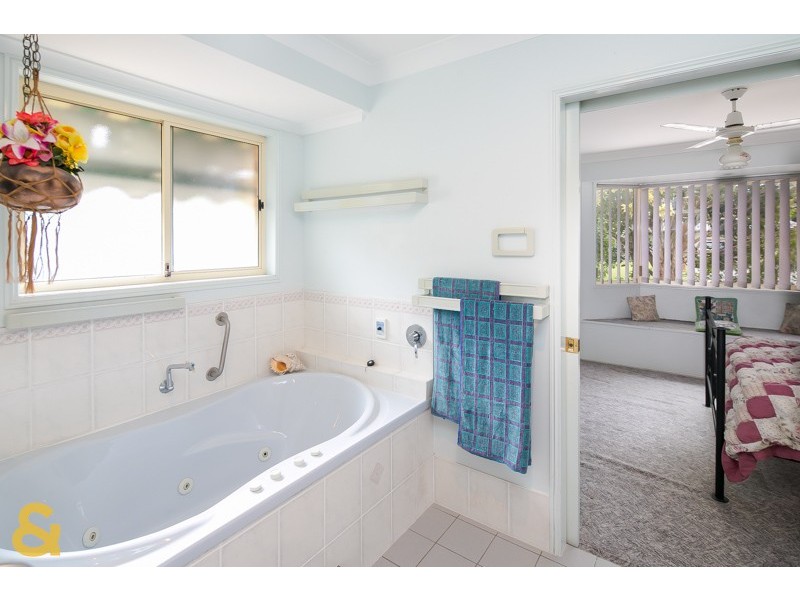 2 Spike Street, Redland Bay QLD 4165