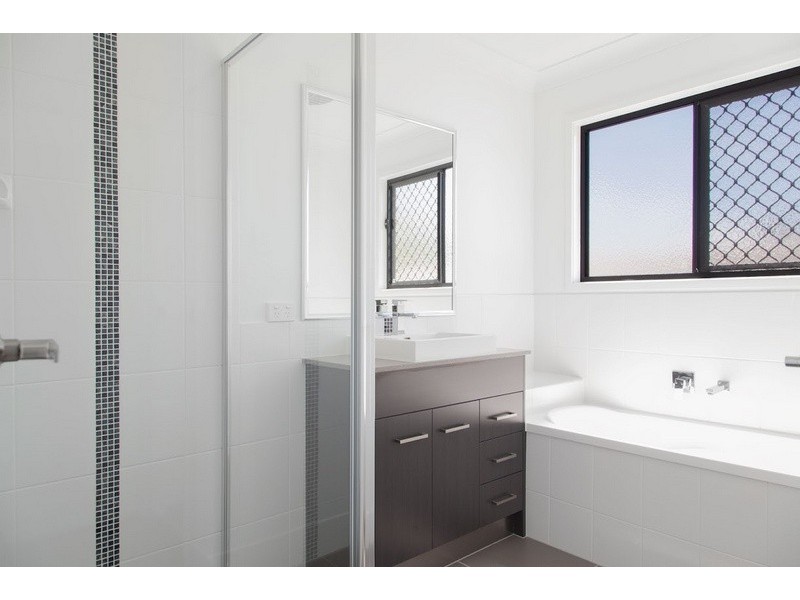 5 Base Street, Victoria Point QLD 4165