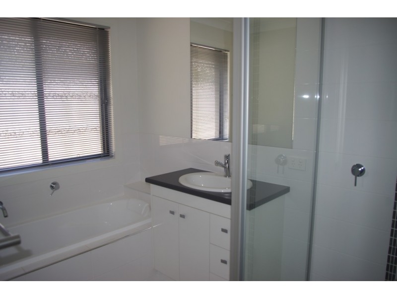 2/38 Riley Peter Place, Cleveland QLD 4163