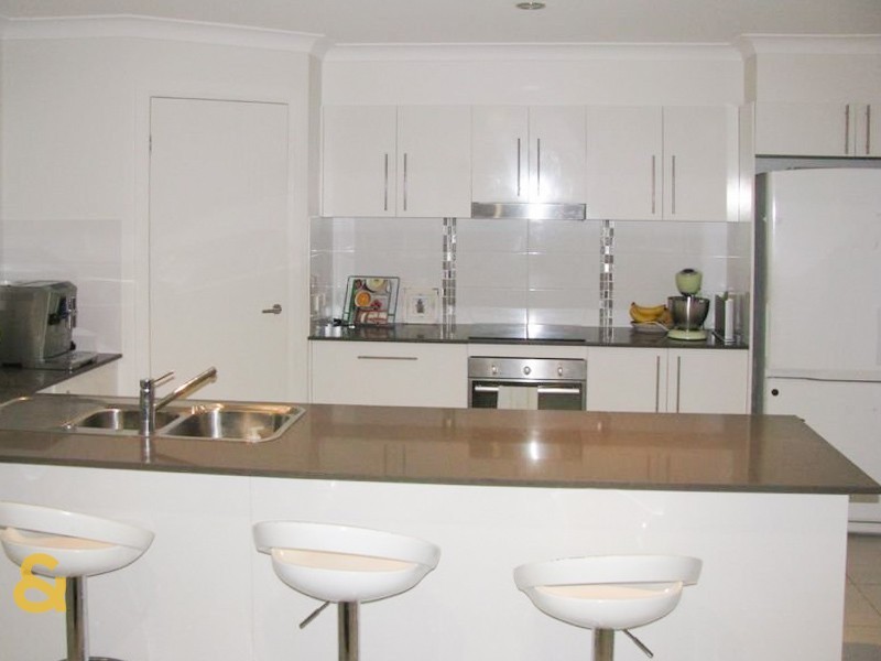 5 Riley Peter Place, Cleveland QLD 4163