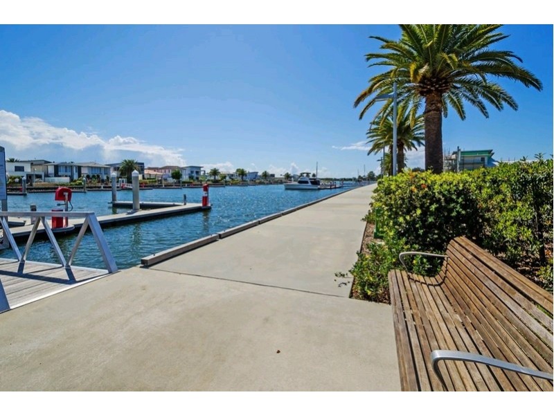 26 Waters Close, Hope Island QLD 4212