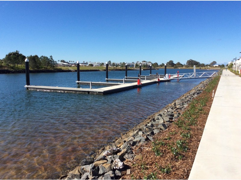 26 Waters Close, Hope Island QLD 4212