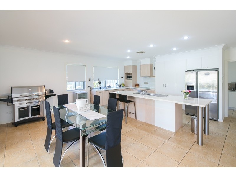 2 Balsam Street, Redland Bay QLD 4165