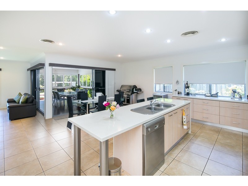 2 Balsam Street, Redland Bay QLD 4165