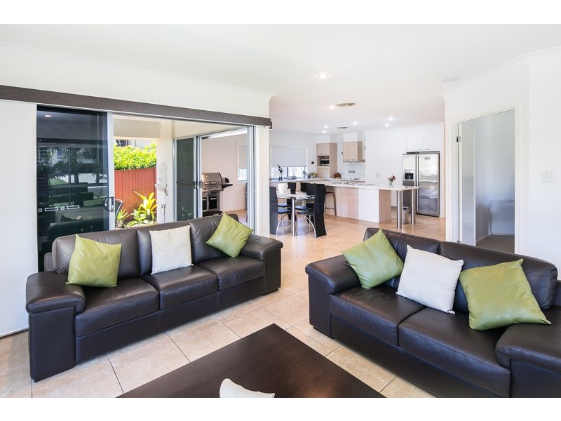 2 Balsam Street, Redland Bay QLD 4165
