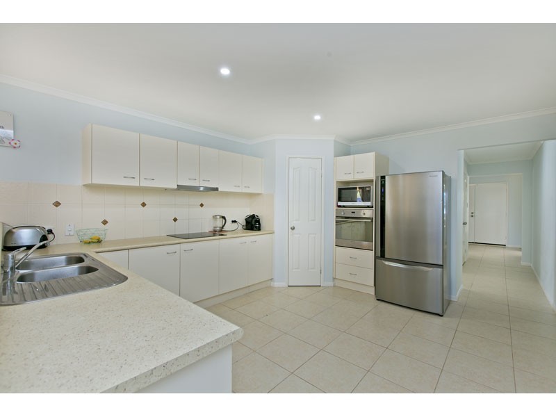 4 Kimbolton Drive, Redland Bay QLD 4165