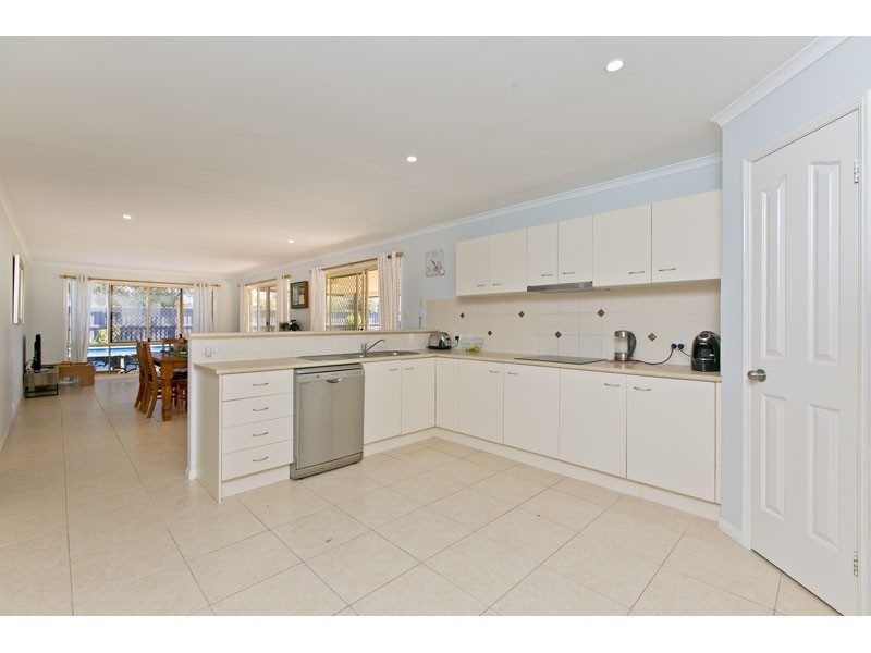 4 Kimbolton Drive, Redland Bay QLD 4165