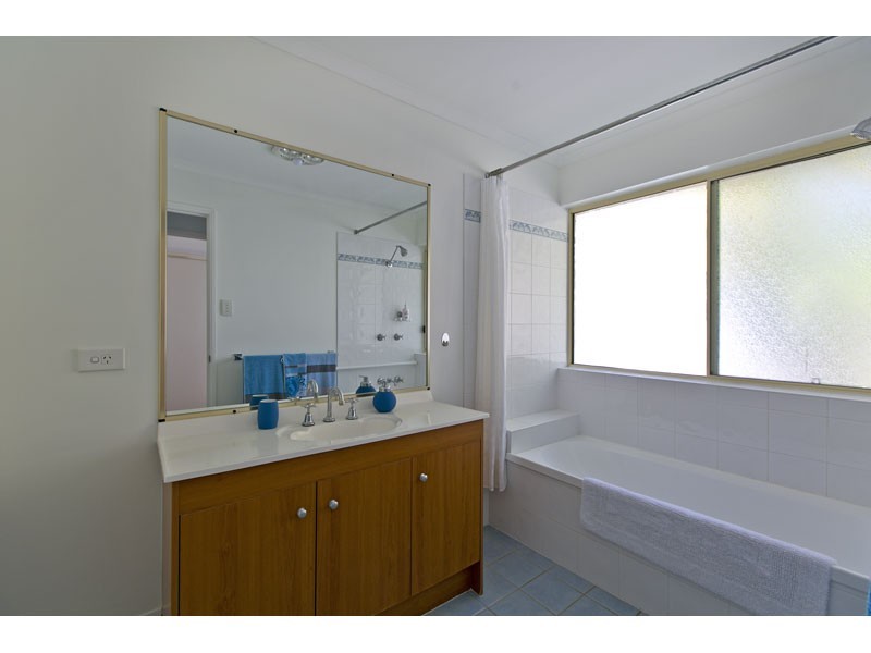 4 Kimbolton Drive, Redland Bay QLD 4165