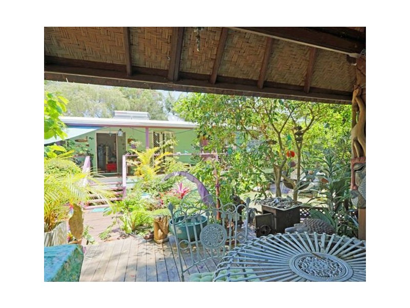 35 Shirley Street, Coochiemudlo Island QLD 4184