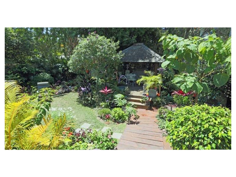 35 Shirley Street, Coochiemudlo Island QLD 4184