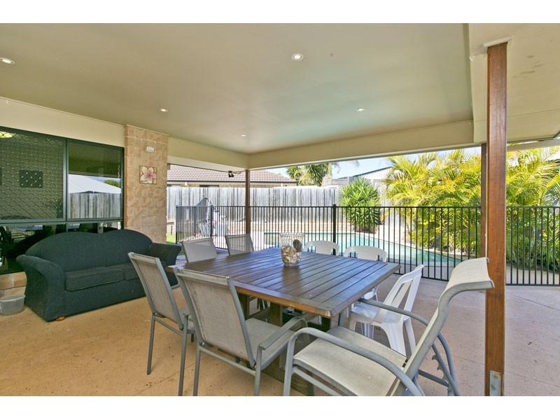 9 Pitman Place, Redland Bay QLD 4165